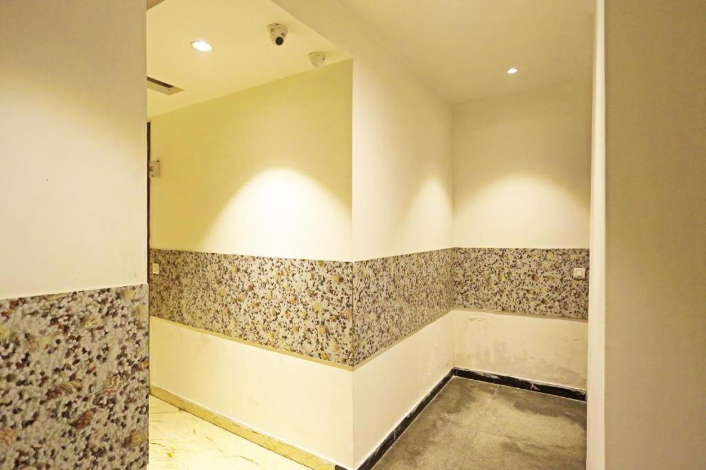 Hotel Urban Luxury Нью-Дели Экстерьер фото