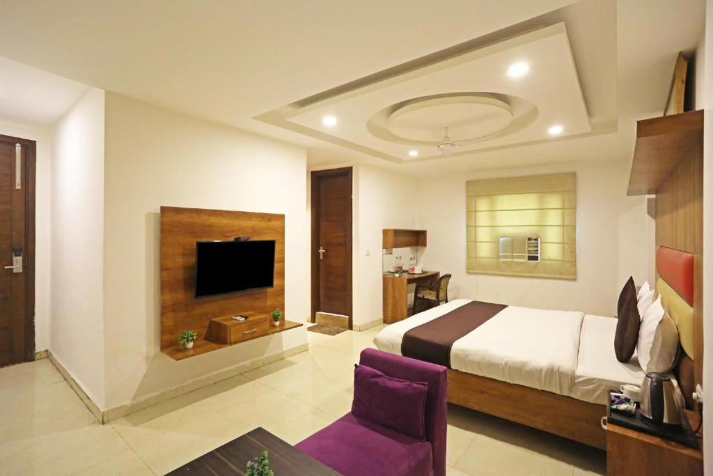 Hotel Urban Luxury Нью-Дели Экстерьер фото