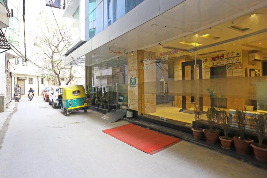Hotel Urban Luxury Нью-Дели Экстерьер фото