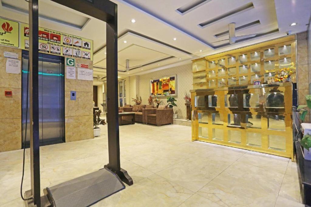 Hotel Urban Luxury Нью-Дели Экстерьер фото